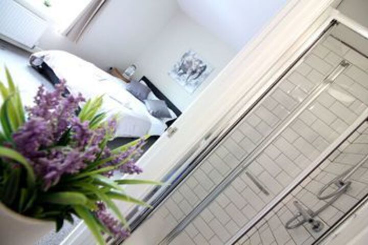 Room 2 of 9