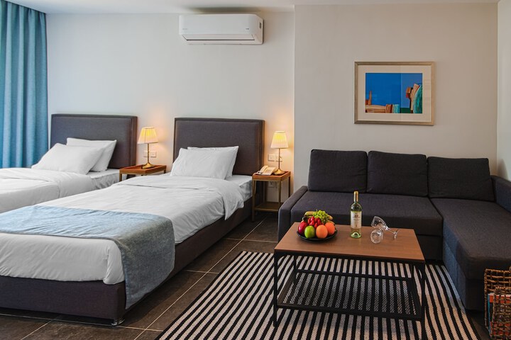Room 14 of 34