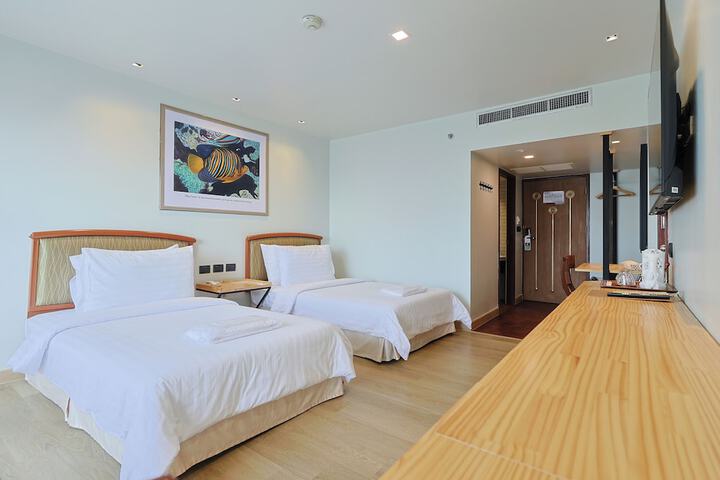 Room 9 of 32