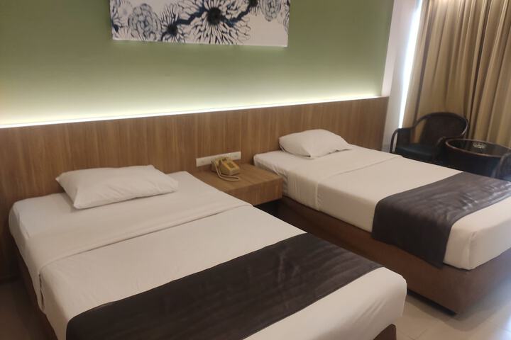 Room 4 of 10