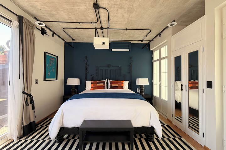 Room 11 of 104