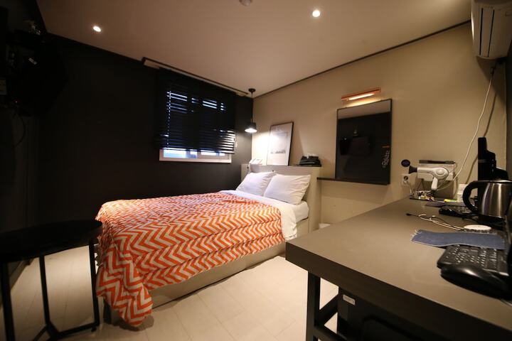 Room 2 of 5