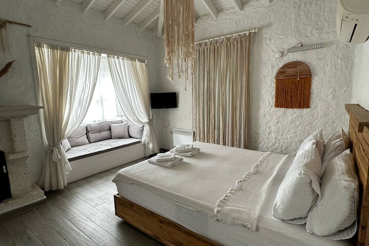 Room 13 of 42