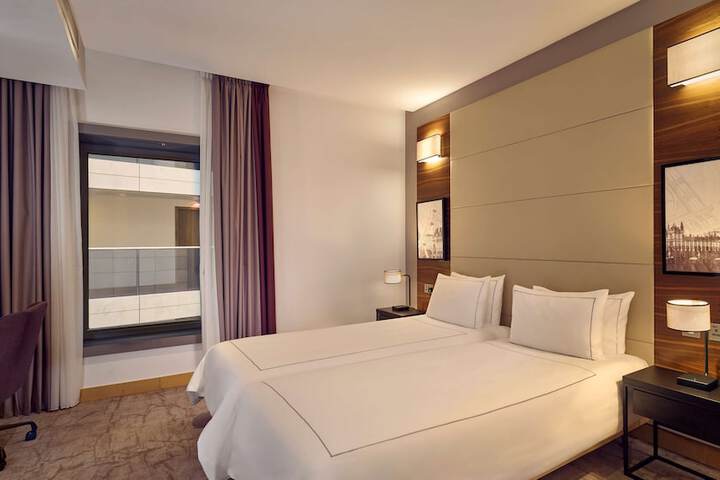 Room 5 of 62