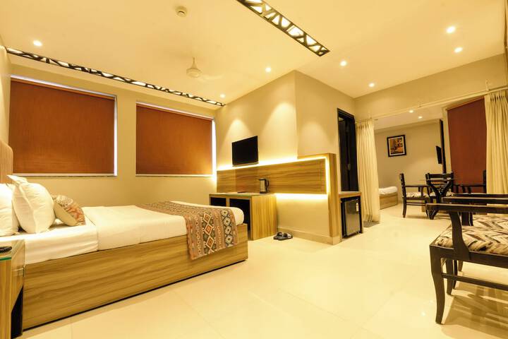 Room 6 of 8