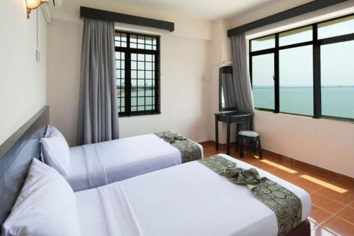 Room 7 of 27