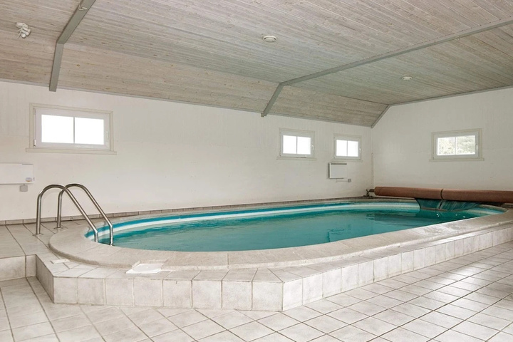 Pool 15 of 21