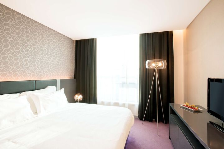 Room 33 of 72