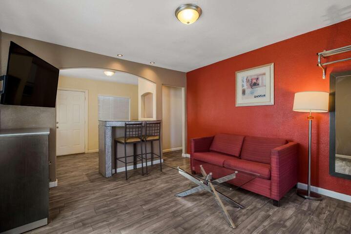 Standard Room, King or Two Doubles (10 of 14)