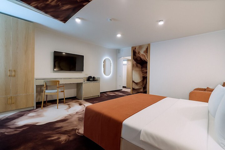 Room 10 of 76