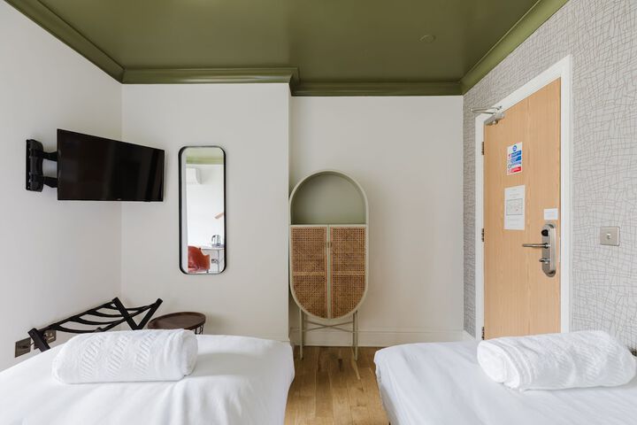 Room 51 of 135