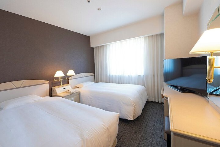 Room 12 of 33