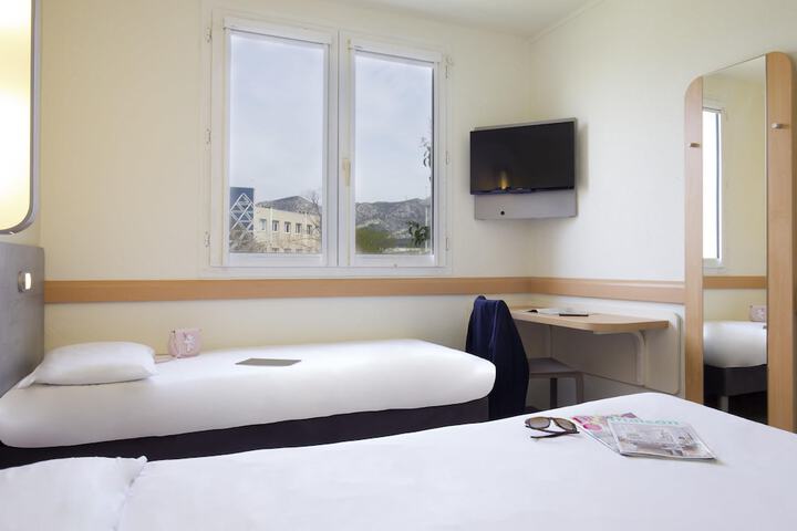 Room 8 of 36