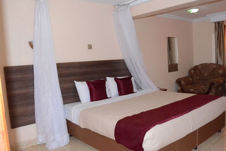 Room 8 of 28