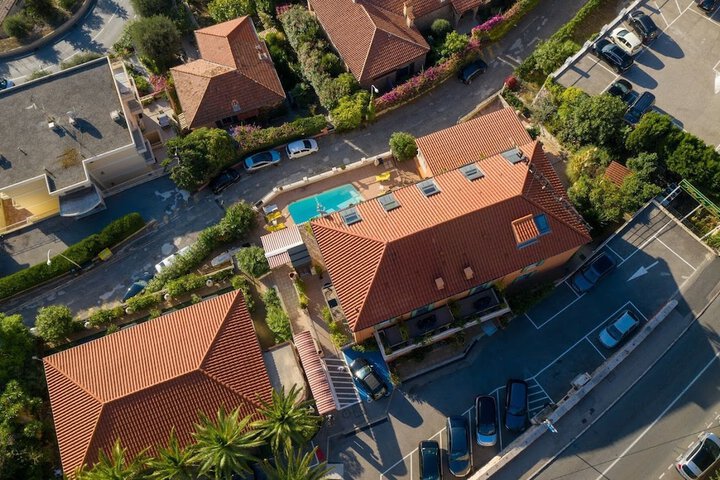 Hotel with Pool