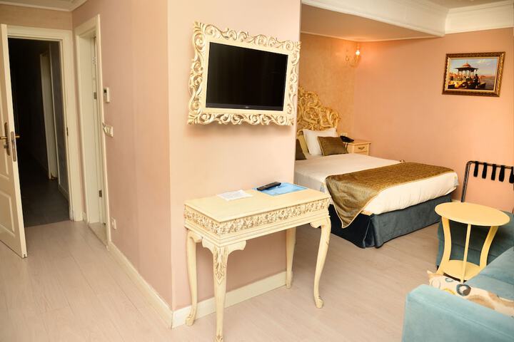 Room 32 of 70