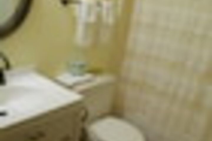 Room 35 of 141