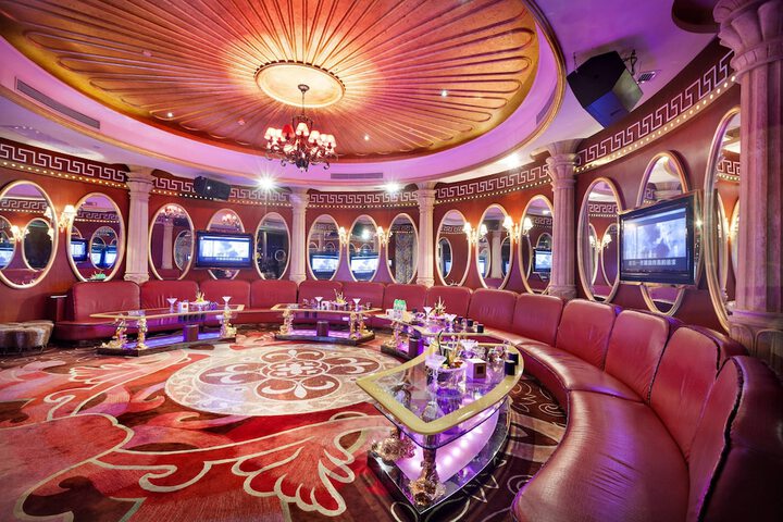 Lounge 75 of 95
