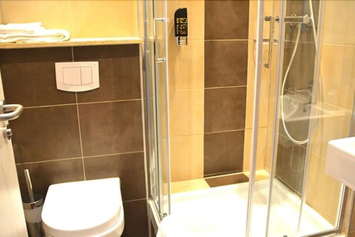 Room 10 of 20