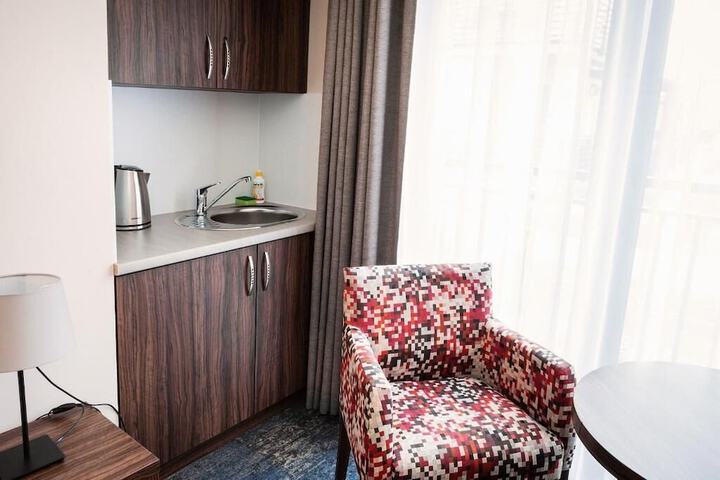 Room 4 of 73