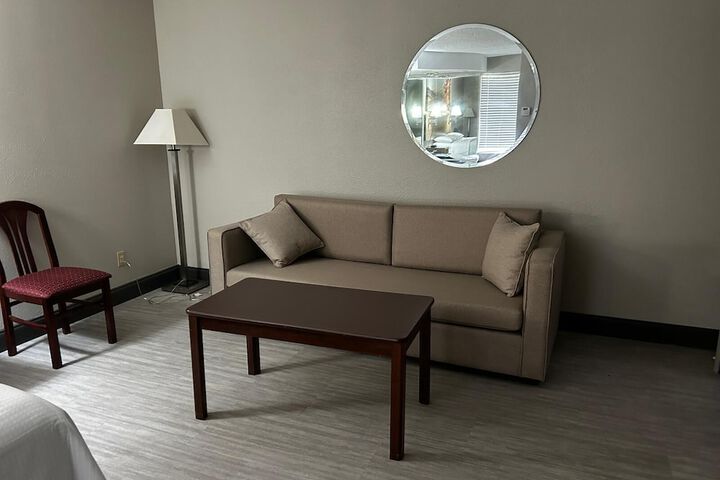 1 King Bed (3 of 17)