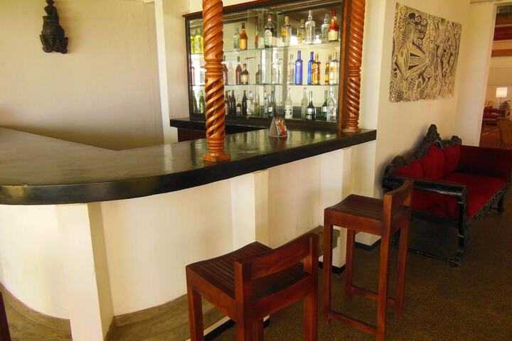 Lounge 25 of 38