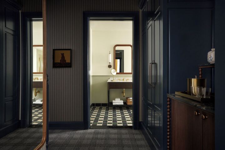 Room 144 of 190