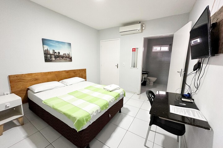 Room 6 of 10