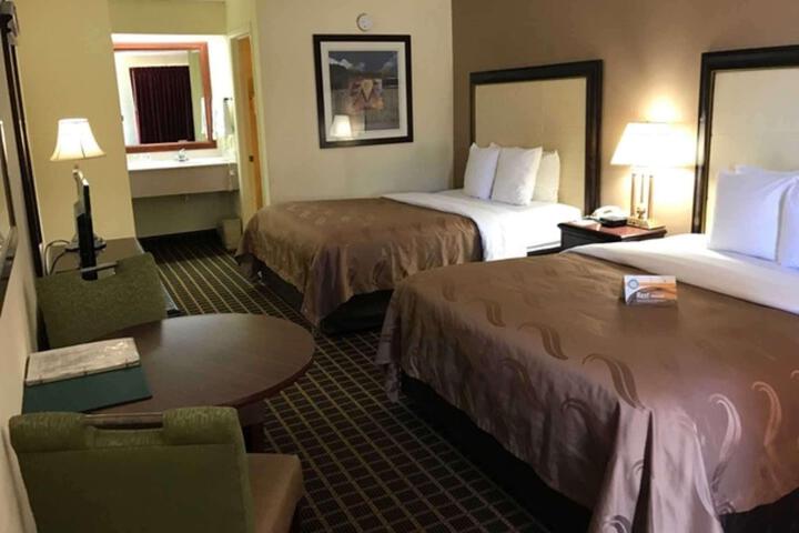 2 Queen Beds (9 of 9)