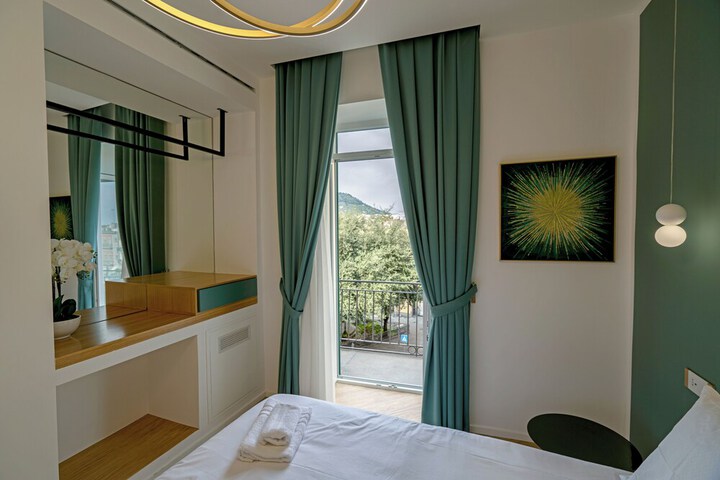 Room 4 of 27