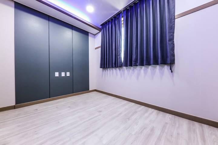 Room 17 of 54