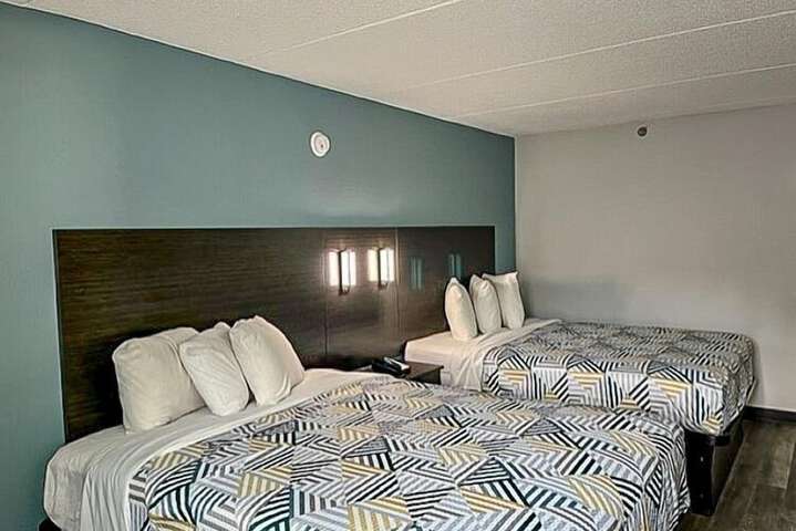 2 Queen Beds Suite Micfridge (2 of 22)