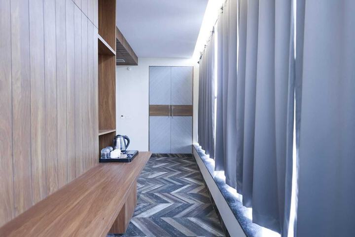 Room 8 of 13