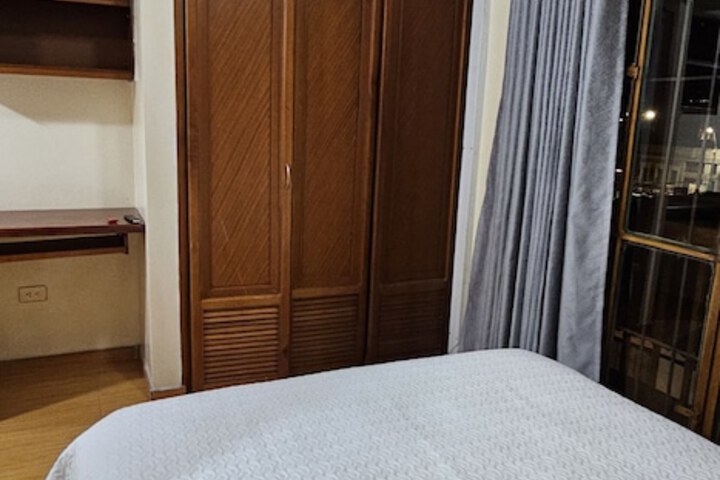 Room 5 of 11