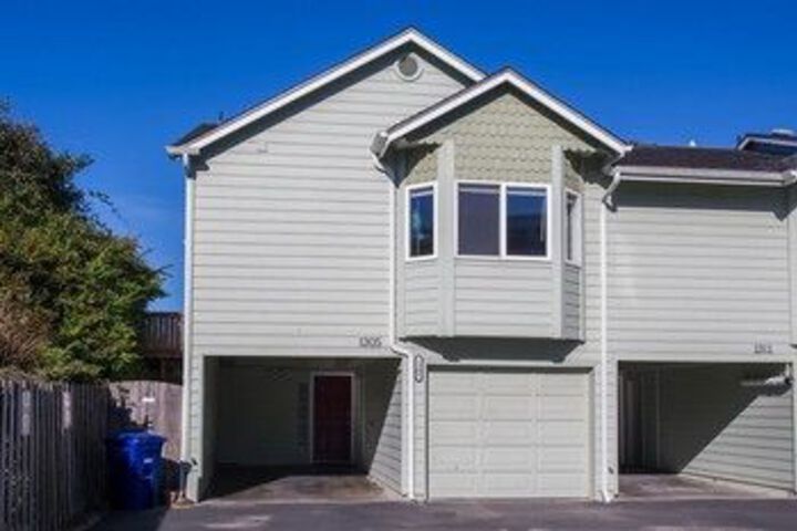 Exterior of Jims Crows Nest 3 Br Townhouse by RedAwning