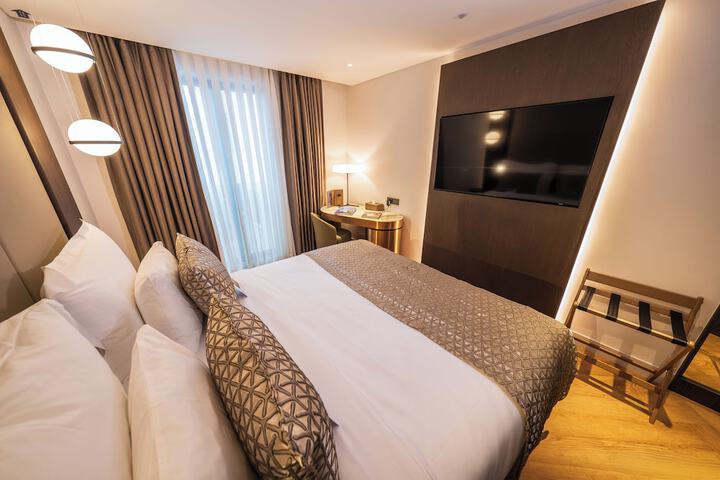 Room 21 of 200