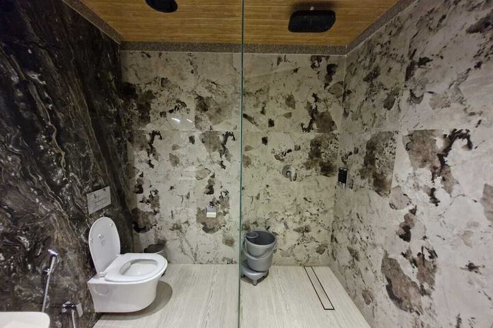 Room 11 of 18