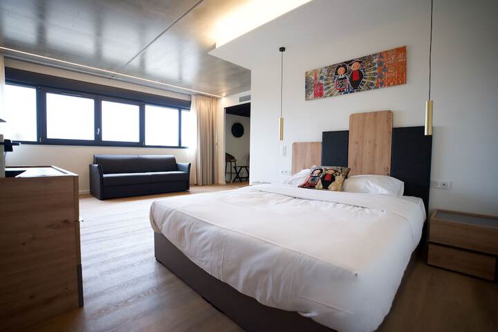 Room 33 of 94
