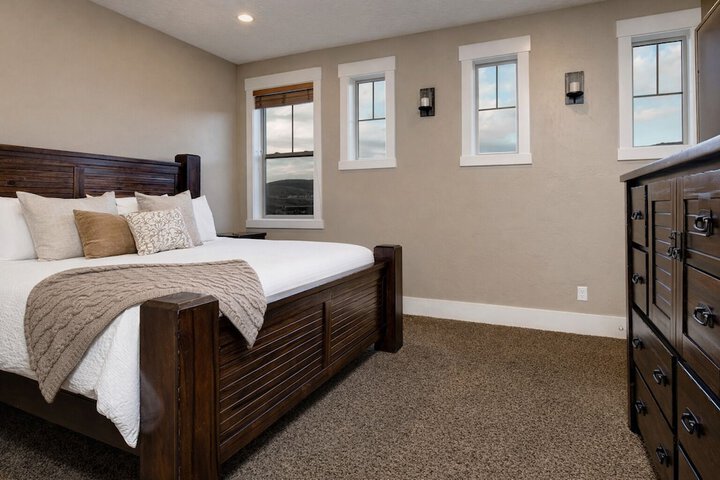 Room 2 of 76