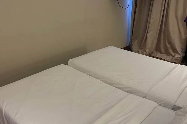 Room 18 of 46
