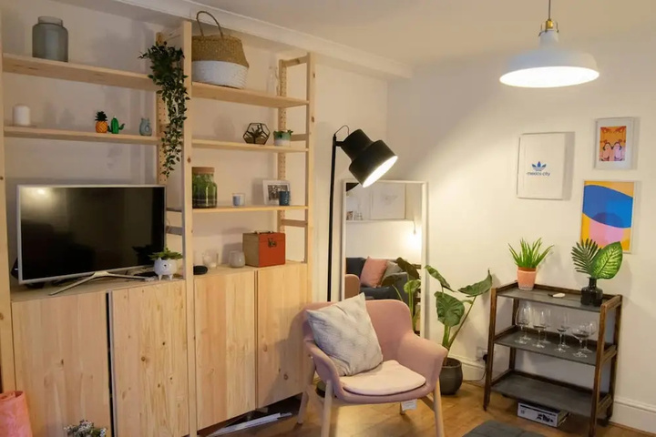 Room 2 of 16