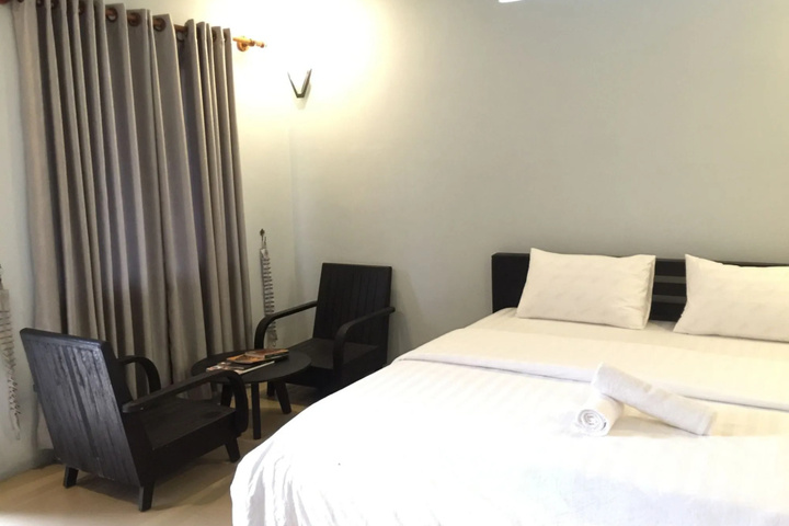 Room 6 of 17