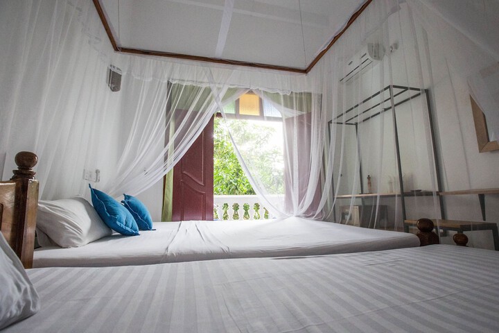 Room 10 of 46