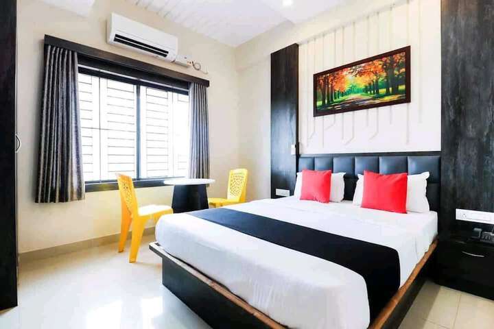 Room 7 of 16