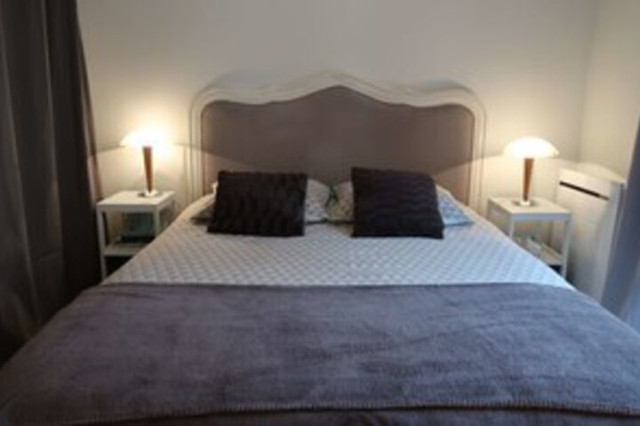 Room 10 of 12