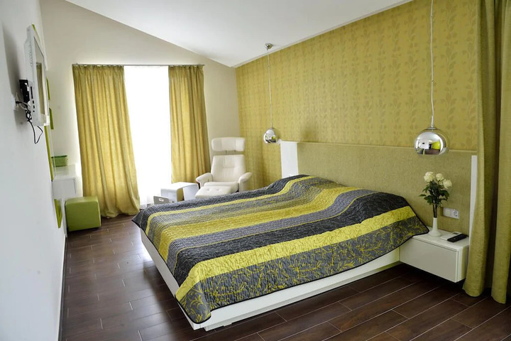 Room 3 of 8