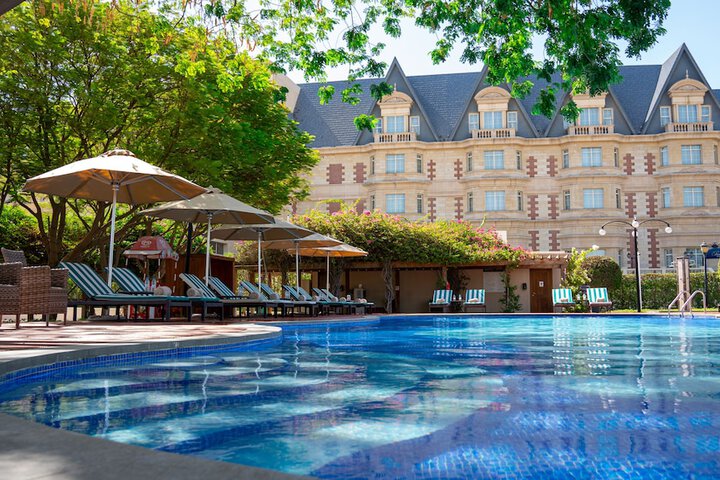 Pools & Facilities