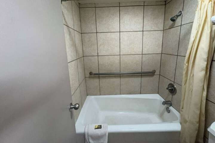 Room 18 of 28