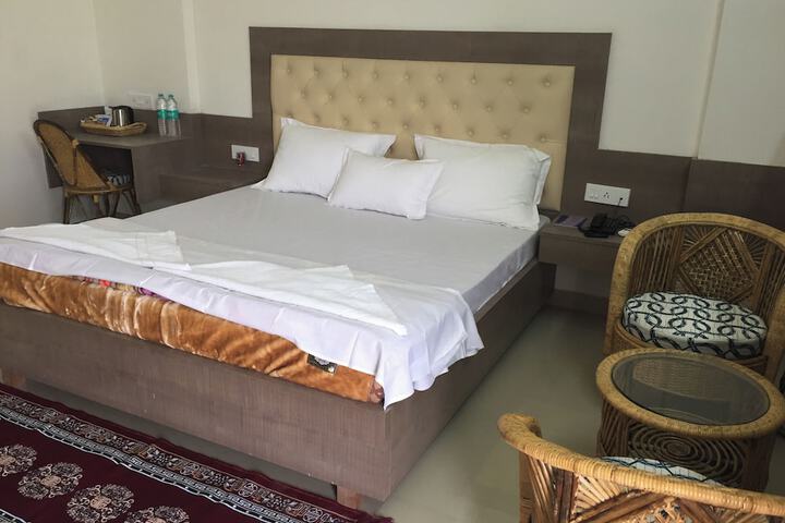 Room 3 of 6