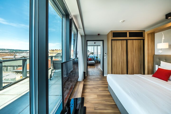 Room 31 of 65